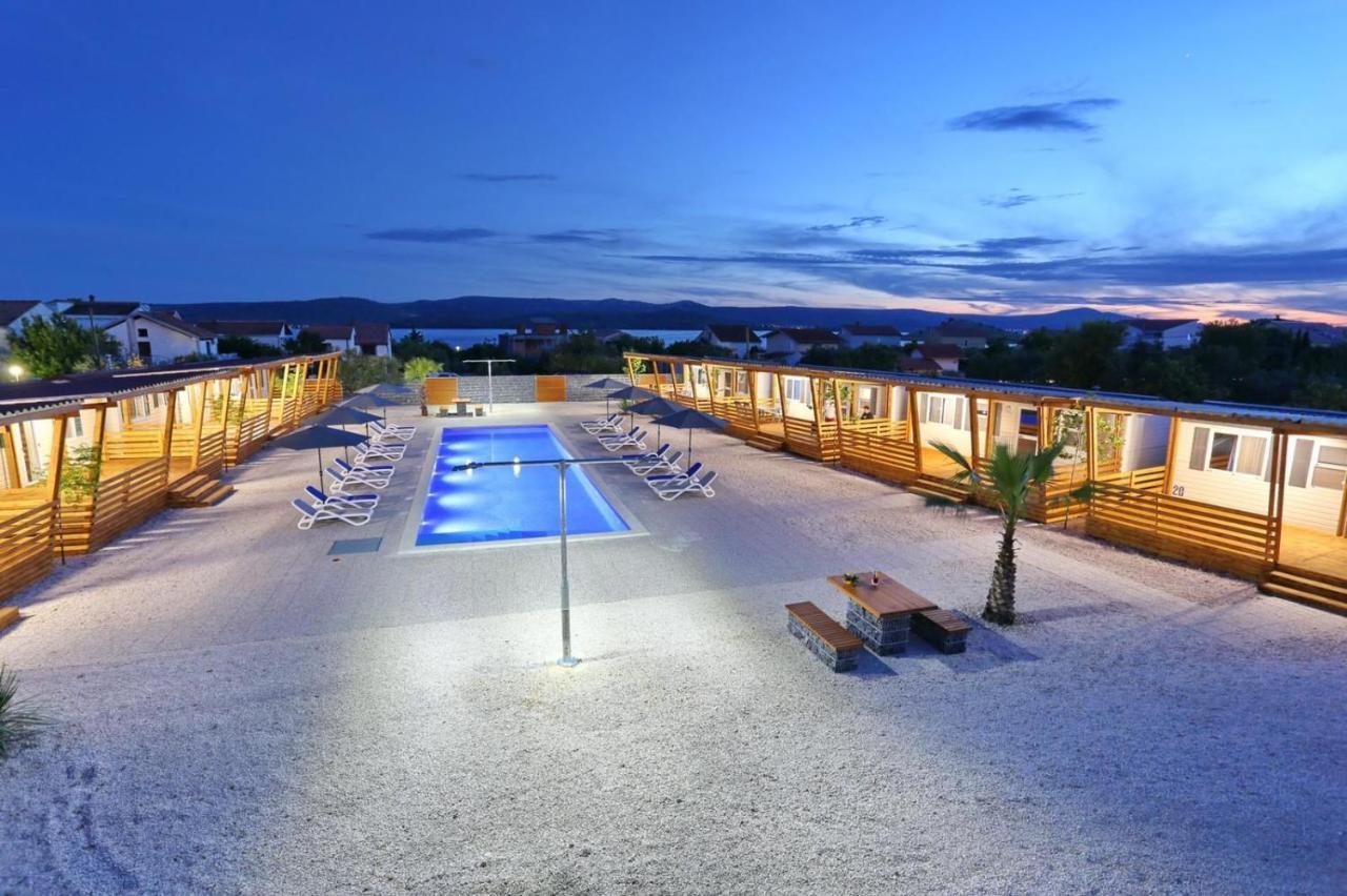Poolside Mobile Home Turanj Exteriör bild