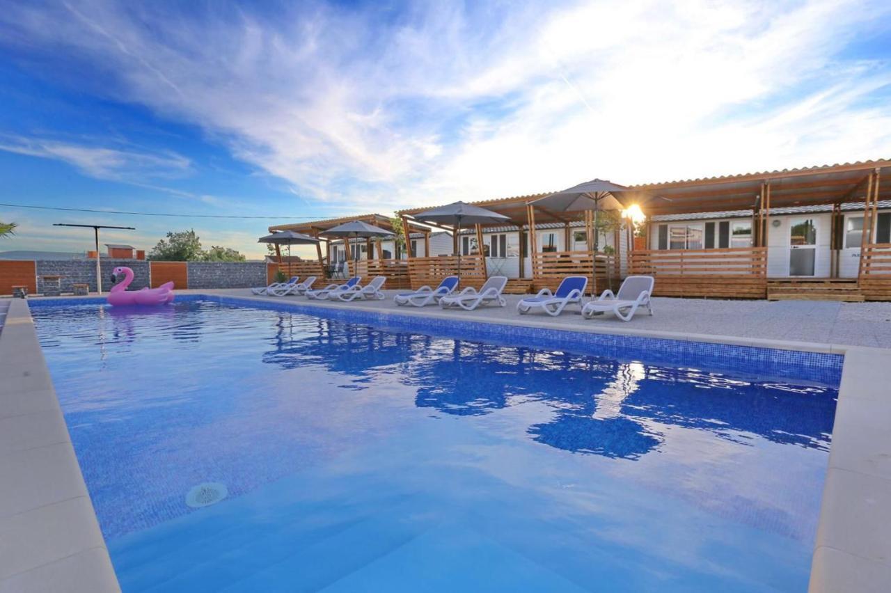 Poolside Mobile Home Turanj Exteriör bild