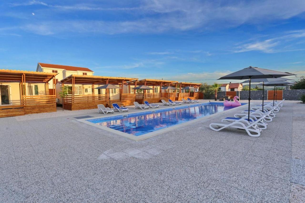 Poolside Mobile Home Turanj Exteriör bild
