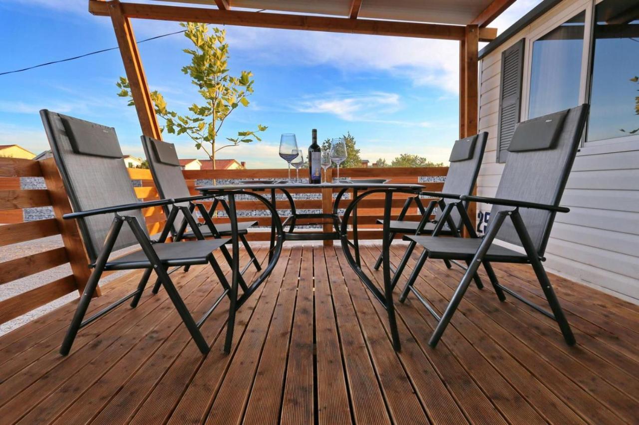 Poolside Mobile Home Turanj Exteriör bild