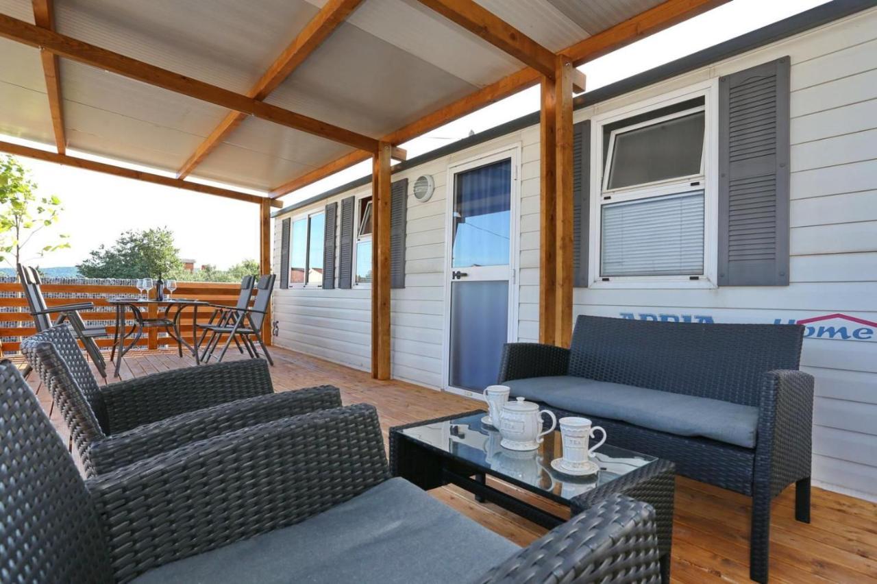 Poolside Mobile Home Turanj Exteriör bild